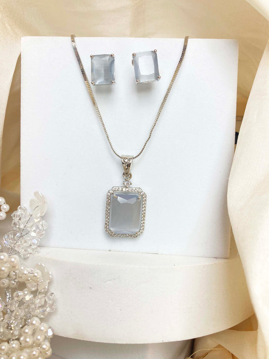 Gray Nora Pendent Set