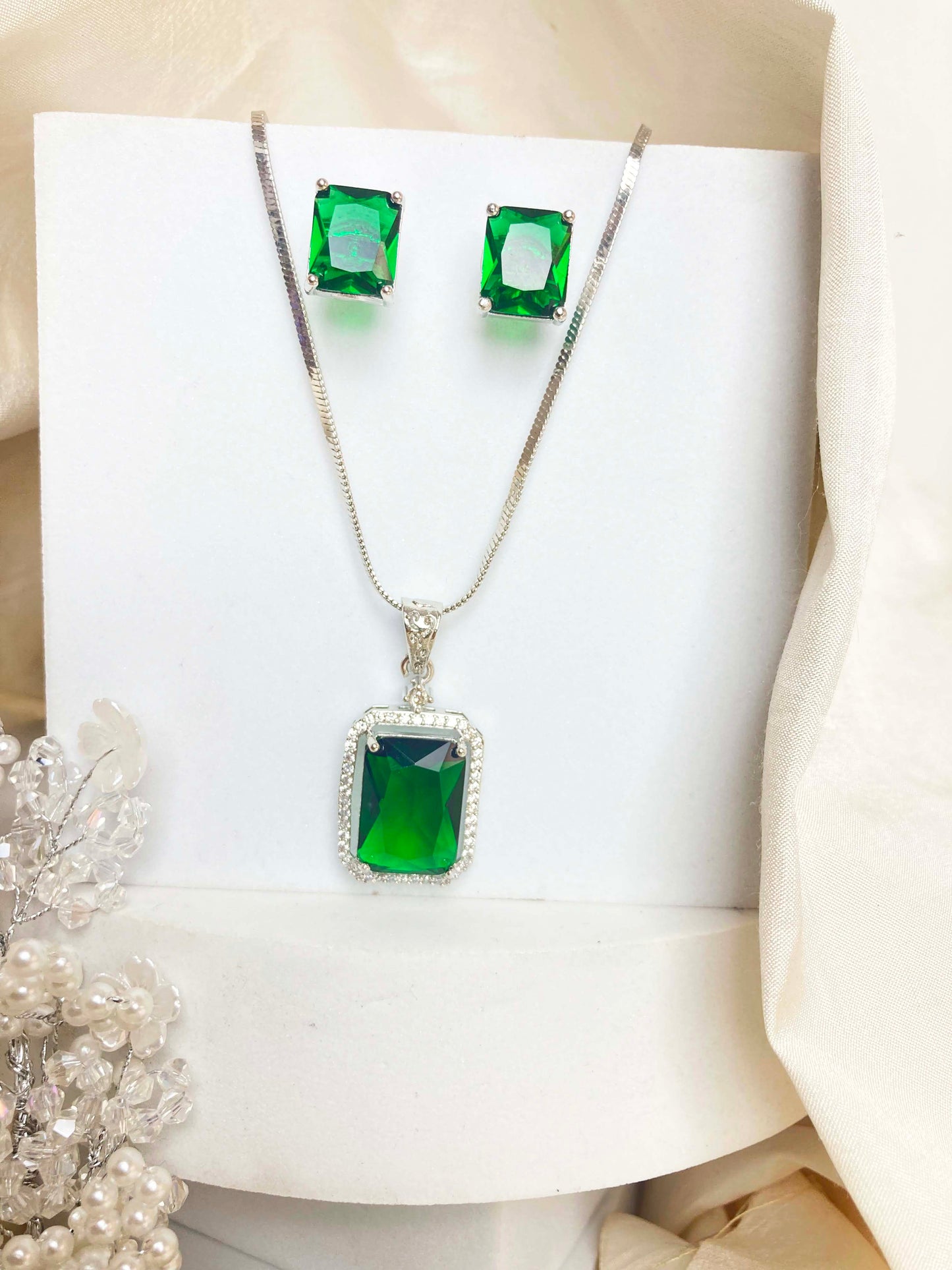 Green Kirti Pendent Set