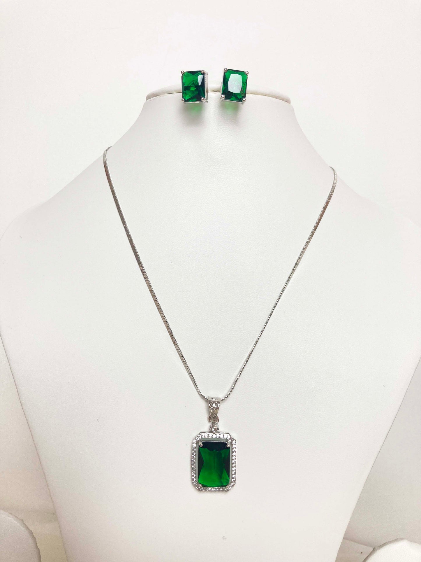 Green Kirti Pendent Set