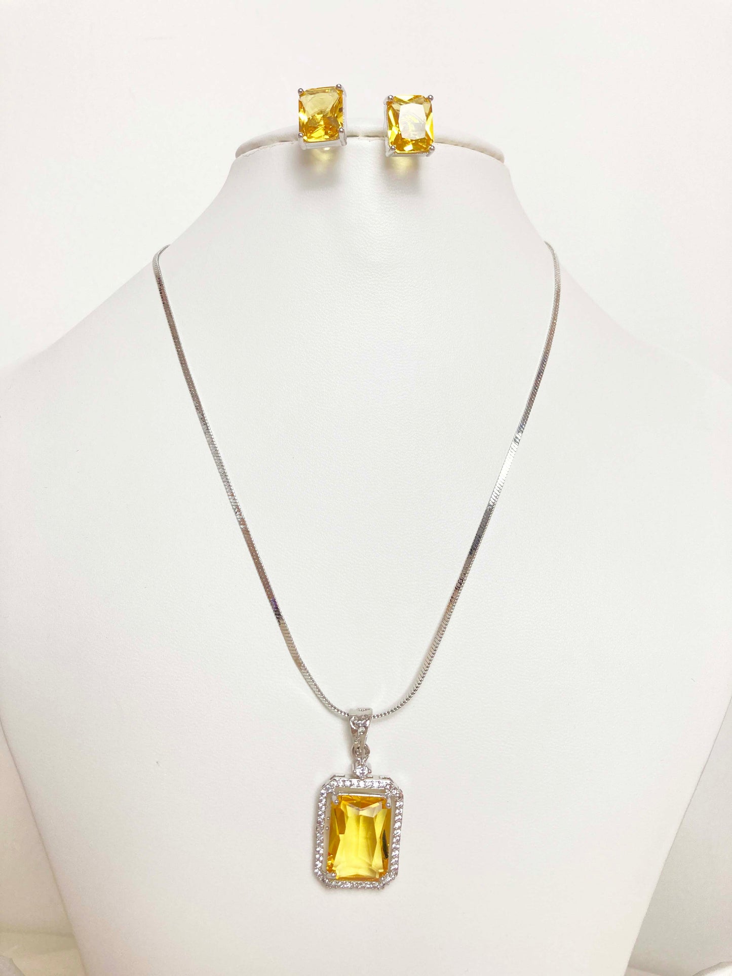 Yellow Kyra Pendent Set