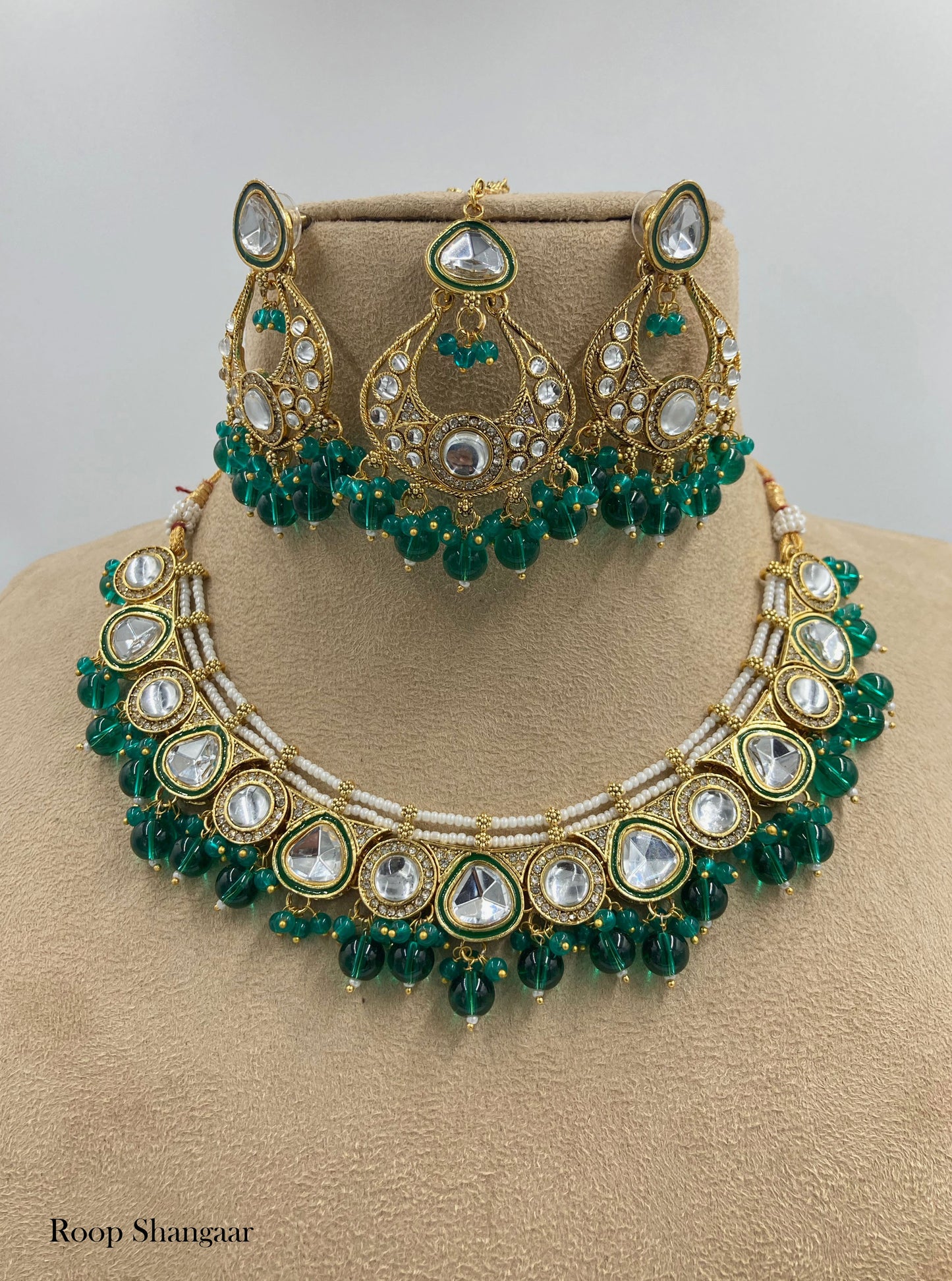 Emerald Grishma Jewellery Set