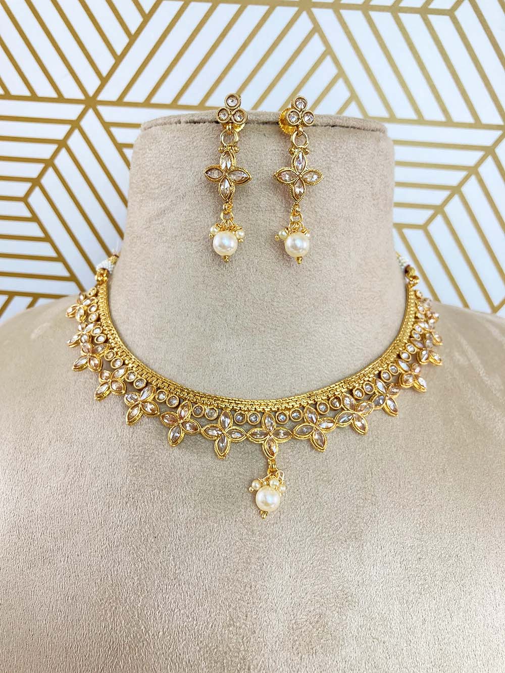 Golden Aprna Jewellery Set