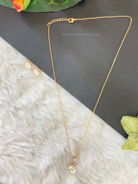 Rose gold Pearl Eshika Pendent Set